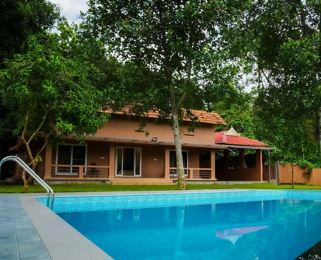 Theeram Riverside Holiday Home Māla