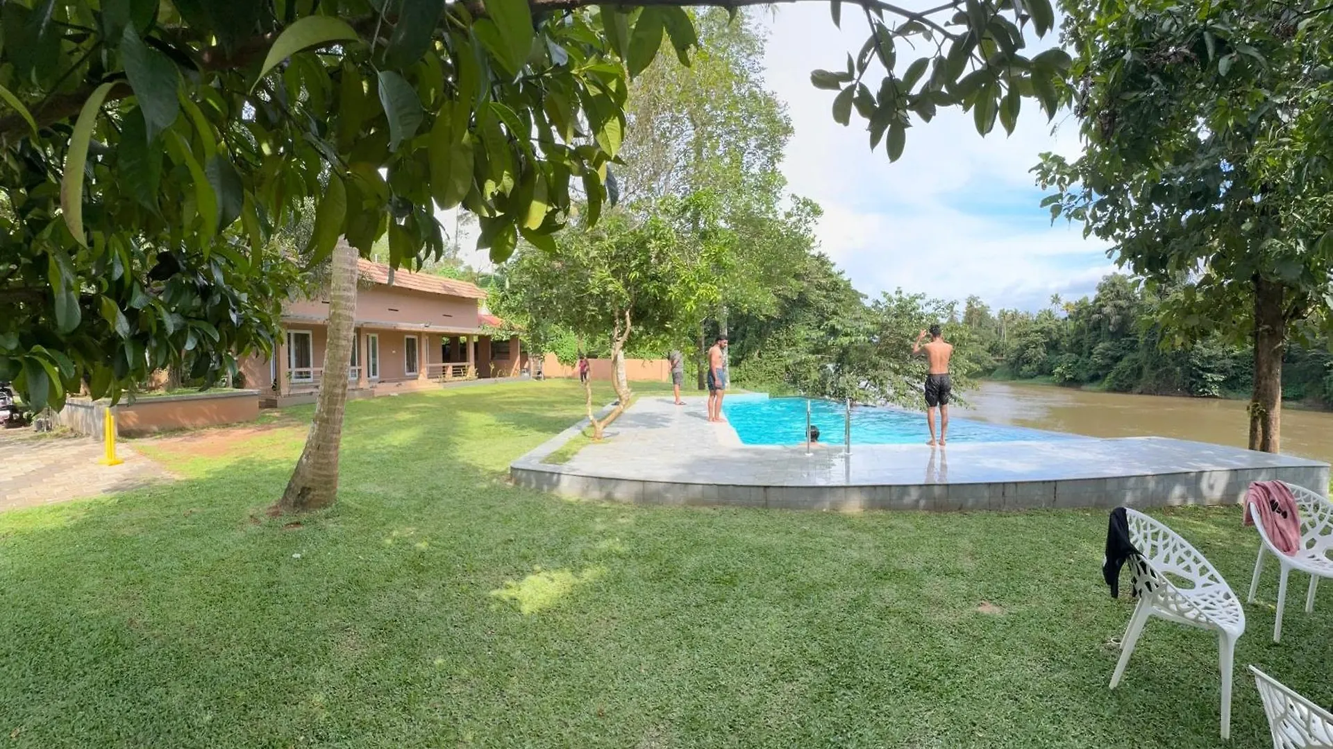 Theeram Riverside Holiday Home Māla Indien