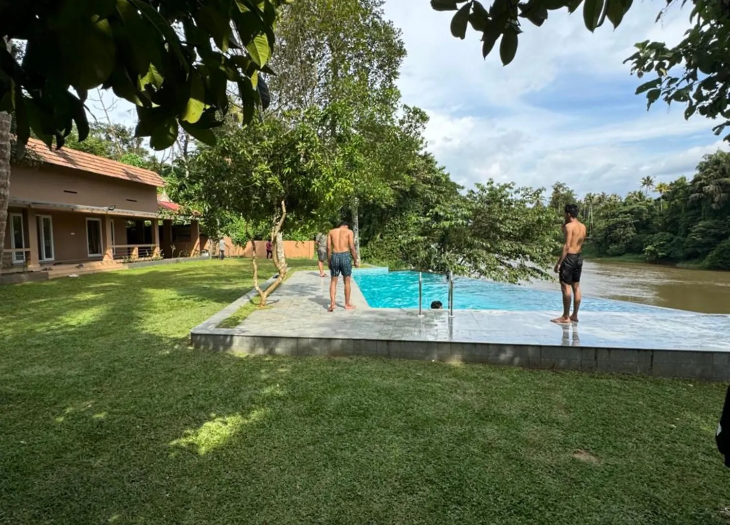 Theeram Riverside Holiday Home Māla