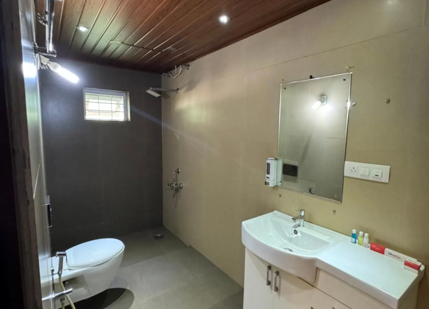 Theeram Riverside Holiday Home Māla